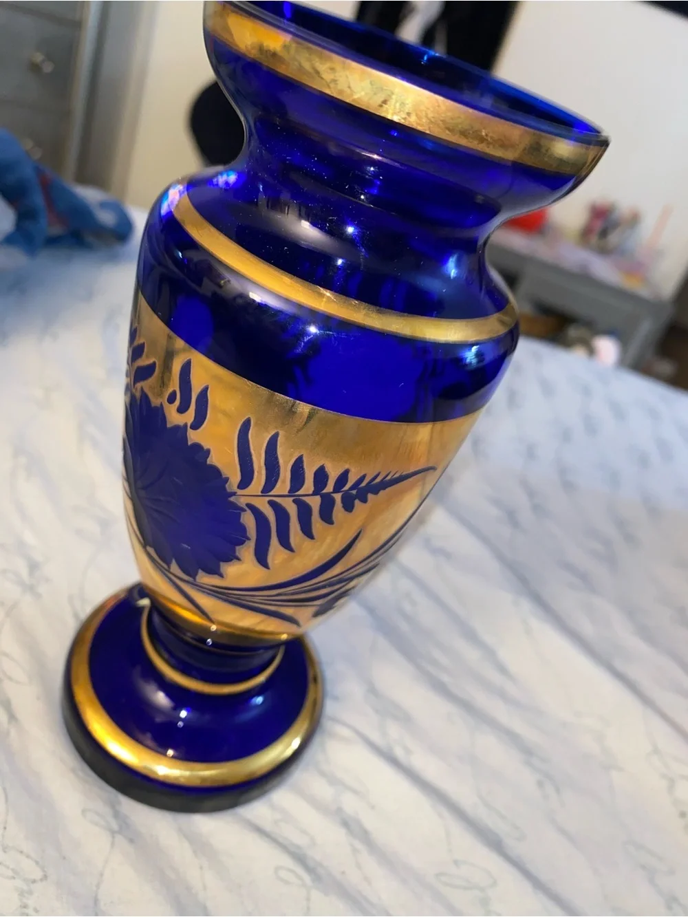 Roccco elegant vase